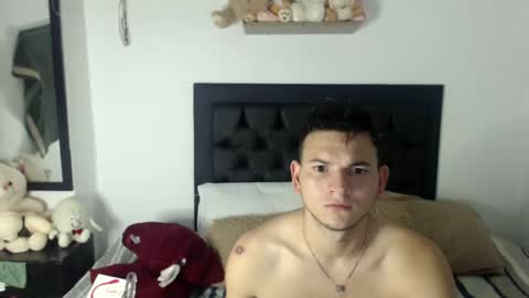 Snapshot of richr_latin_boy chatting on February 23, 7:03 pm rich online show from February 23, 7:03 pm
