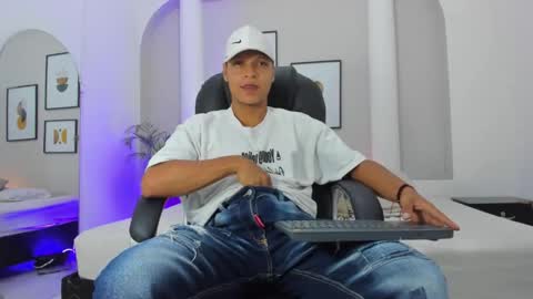 Ricky  online show from November 10, 8:25 pm