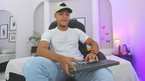 Snapshot of ricky_owens1 chatting on October 27, 8:44 pm Ricky  online show from October 27, 8:44 pm