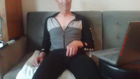 ridemehigh1 online show from March 14, 11:45 pm