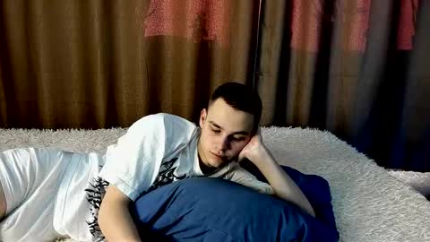 robert10211 online show from February 5, 10:33 am