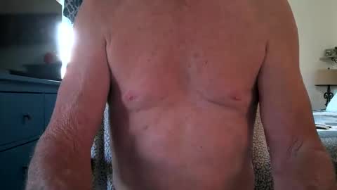 Snapshot of robert45556 chatting on October 8, 9:41 pm robert online show from October 8, 9:41 pm