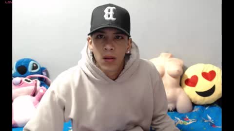 robert_kingg online show from February 19, 7:38 am