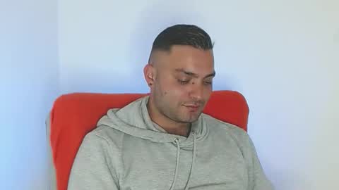 Snapshot of robert_leroy chatting on October 25, 11:28 pm Stiven - online show from October 25, 11:28 pm