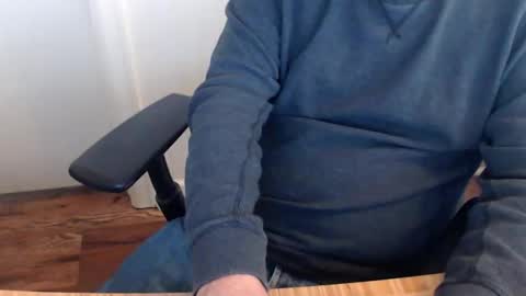 robidan6923 online show from October 31, 2:42 pm