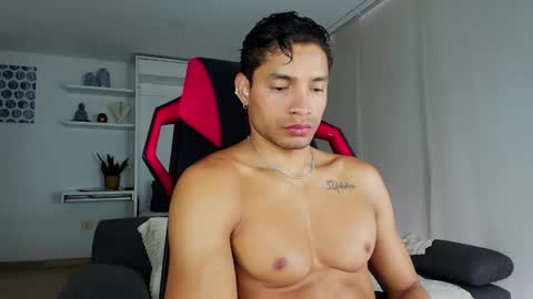 roby_millerr online show from April 8, 9:23 pm