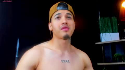 rocco_santos online show from July 1, 11:37 pm