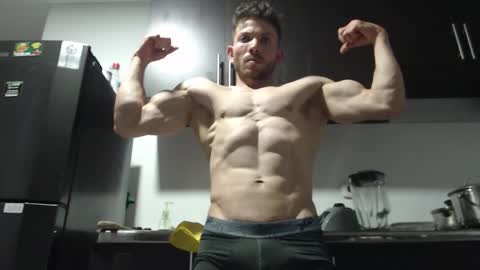 rocky muscle online show from December 19, 2:52 am