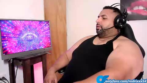 Snapshot of rodrixxx54 chatting on January 1, 11:07 pm rodrixxx54 online show from January 1, 11:07 pm