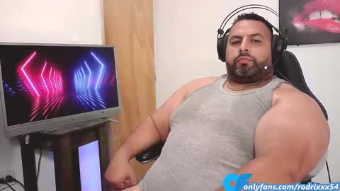 Snapshot of rodrixxx54 chatting on January 4, 1:10 am rodrixxx54 online show from January 4, 1:10 am