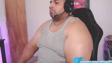 Snapshot of rodrixxx54 chatting on March 1, 11:58 pm rodrixxx54 online show from March 1, 11:58 pm