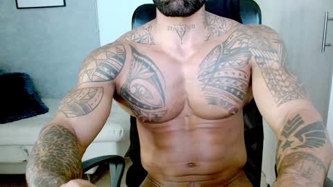 Snapshot of rogers_p chatting on December 27, 8:35 am Rogers online show from December 27, 8:35 am