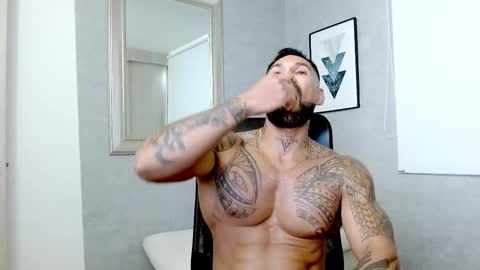 Snapshot of rogers_p chatting on October 23, 7:50 pm Rogers online show from October 23, 7:50 pm