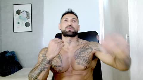 Snapshot of rogers_p chatting on December 9, 4:29 pm Rogers online show from December 9, 4:29 pm