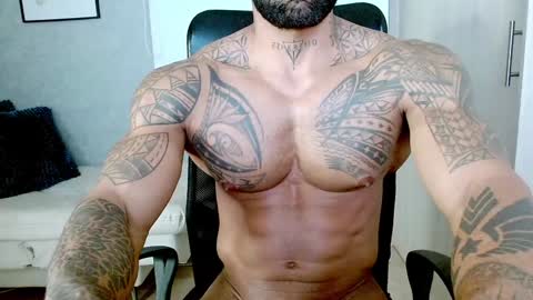 Snapshot of rogers_p chatting on December 21, 4:19 am Rogers online show from December 21, 4:19 am