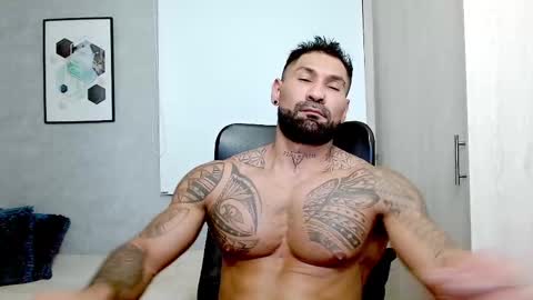 Snapshot of rogers_p chatting on February 25, 11:44 pm Rogers online show from February 25, 11:44 pm