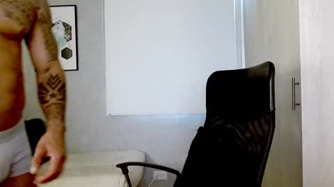 Snapshot of rogers_p chatting on December 29, 10:25 pm Rogers online show from December 29, 10:25 pm