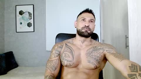 Snapshot of rogers_p chatting on January 9, 11:25 am Rogers online show from January 9, 11:25 am