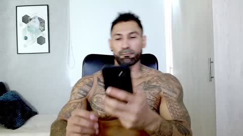 Snapshot of rogers_p chatting on December 3, 1:54 pm Rogers online show from December 3, 1:54 pm