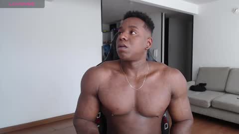 Snapshot of rogger_physique chatting on January 26, 8:23 pm Rogger online show from January 26, 8:23 pm