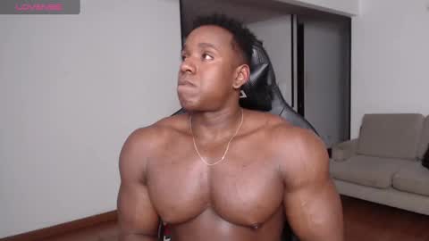 Snapshot of rogger_physique chatting on February 22, 3:45 am Rogger online show from February 22, 3:45 am