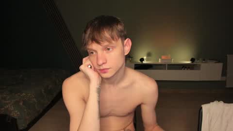 Snapshot of romeo_mercy chatting on December 19, 10:32 pm Romeo online show from December 19, 10:32 pm