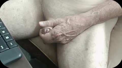 Snapshot of rosco26 chatting on December 15, 9:53 pm Rosco online show from December 15, 9:53 pm