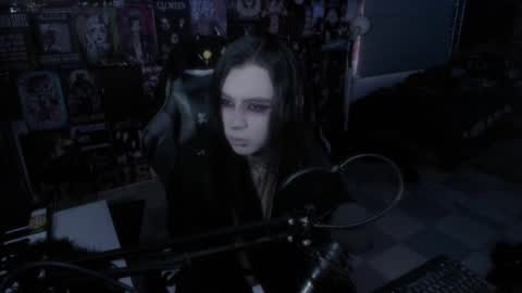 Snapshot of rotten_dreams chatting on February 21, 12:17 pm rot online show from February 21, 12:17 pm