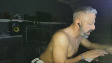 Chico que rico Caliente online show from January 22, 1:53 am