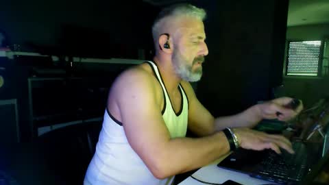 Chico que rico Caliente online show from March 9, 9:14 am