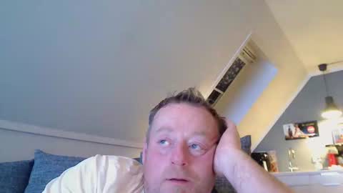 Snapshot of runepetter chatting on October 25, 7:48 pm bignorwegian online show from October 25, 7:48 pm
