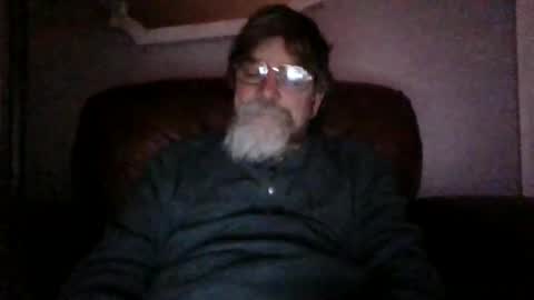 Snapshot of runningaround60 chatting on December 17, 3:17 am runningaround60 online show from December 17, 3:17 am