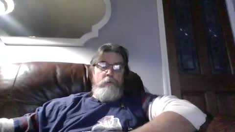 Snapshot of runningaround60 chatting on October 30, 2:13 am runningaround60 online show from October 30, 2:13 am