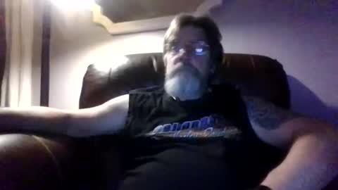 Snapshot of runningaround60 chatting on December 20, 2:41 am runningaround60 online show from December 20, 2:41 am