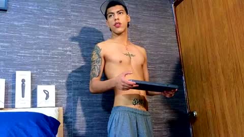  R U S S E L L  online show from February 9, 12:52 pm