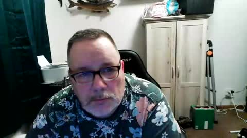 rwzar_1965 online show from August 4, 4:51 am