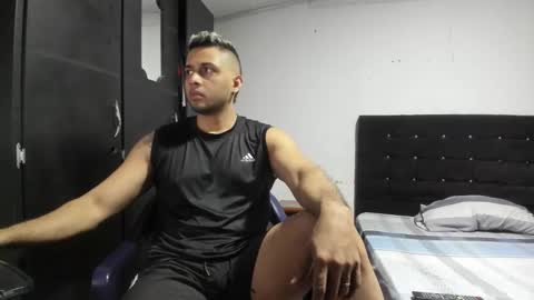 ryan_xc1 online show from February 1, 2:32 am