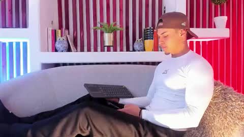 Snapshot of ryangreys01 chatting on October 10, 3:33 am Ryan online show from October 10, 3:33 am