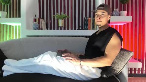 Snapshot of ryangreys01 chatting on September 29, 3:49 am Ryan online show from September 29, 3:49 am