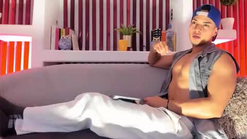 Snapshot of ryangreys01 chatting on October 6, 3:44 am Ryan online show from October 6, 3:44 am