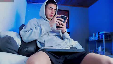 Ryannhill  online show from April 14, 6:35 am