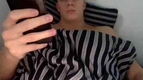 Snapshot of s476890 chatting on February 26, 7:09 am s476890 online show from February 26, 7:09 am