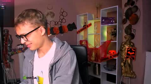 Snapshot of sam_nexor chatting on October 25, 7:37 pm Sam online show from October 25, 7:37 pm