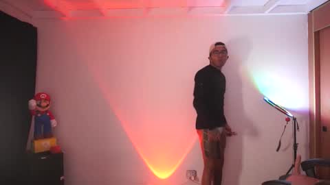 SAMUEL THOMPSON online show from April 26, 4:10 am