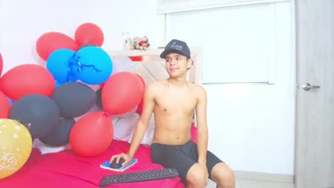 sam_tnt9 online show from June 21, 12:27 am