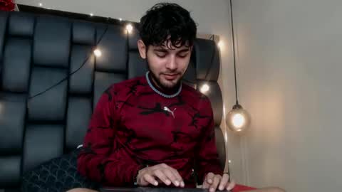 Snapshot of samir_bear chatting on February 20, 12:15 pm Samir online show from February 20, 12:15 pm