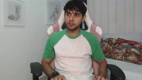 Snapshot of samir_bear chatting on January 4, 12:38 pm Samir online show from January 4, 12:38 pm