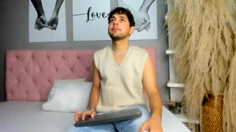 Snapshot of samir_bear chatting on January 3, 12:41 pm Samir online show from January 3, 12:41 pm