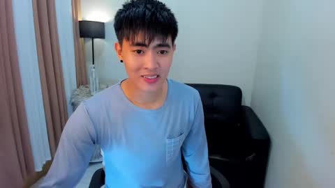 Sam online show from December 18, 8:25 pm