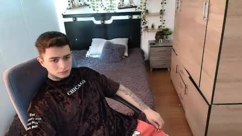 santi_ss online show from May 19, 2:45 pm